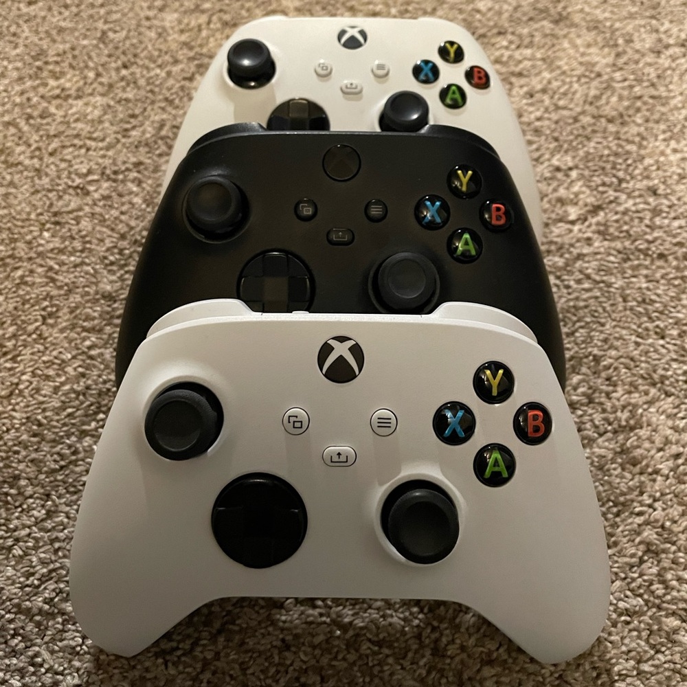 3 Xbox series S/X controllers good as new